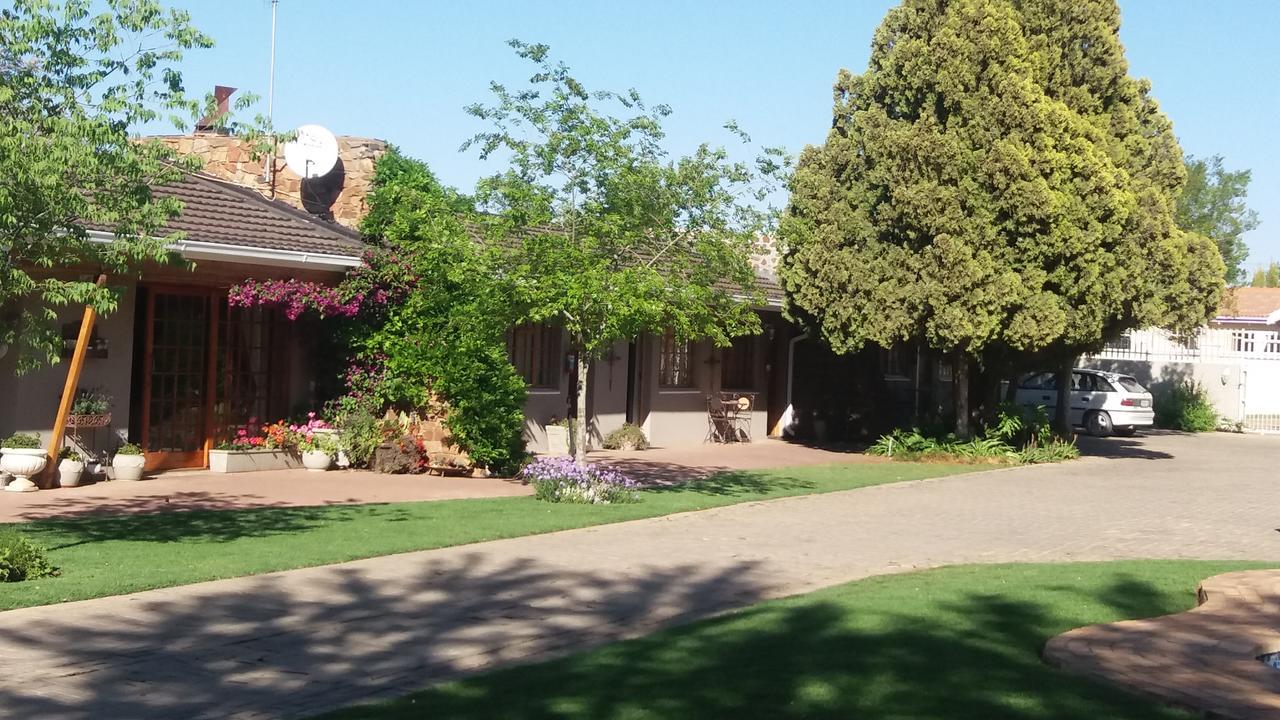 Lavender Lodge Vryburg Buitenkant foto