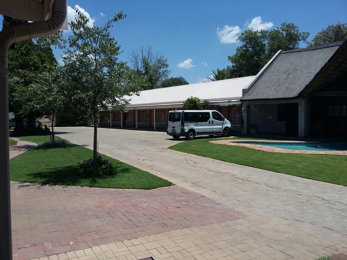 Lavender Lodge Vryburg Buitenkant foto